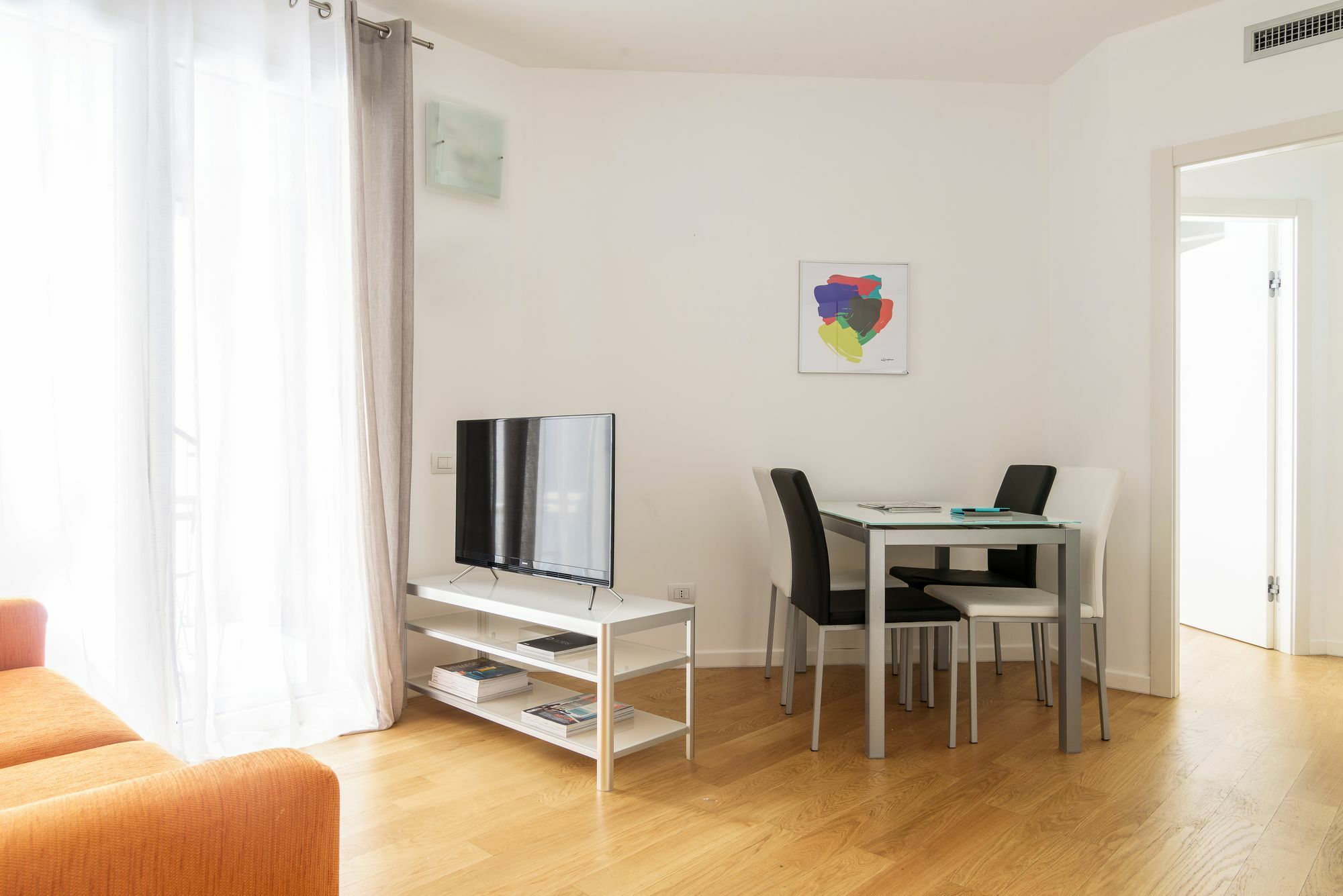 Joivy Sunny 1-Bed Flat With Balcony Apartment Milan Luaran gambar